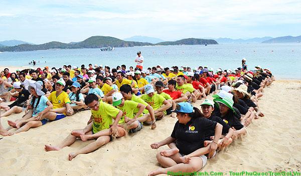 Image result for team building bãi biển